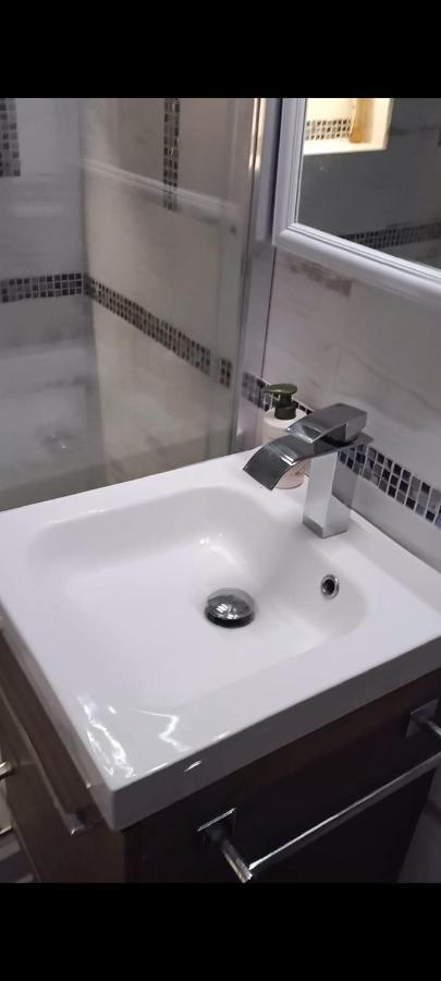 Cowsin House Apartment Rom